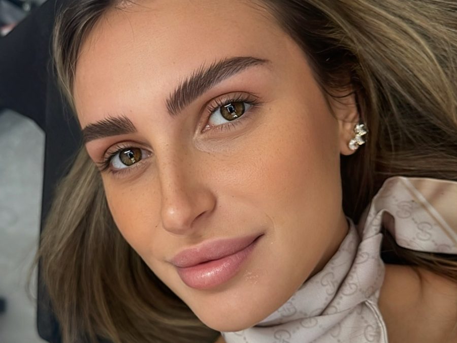 Soft, defined powder brows